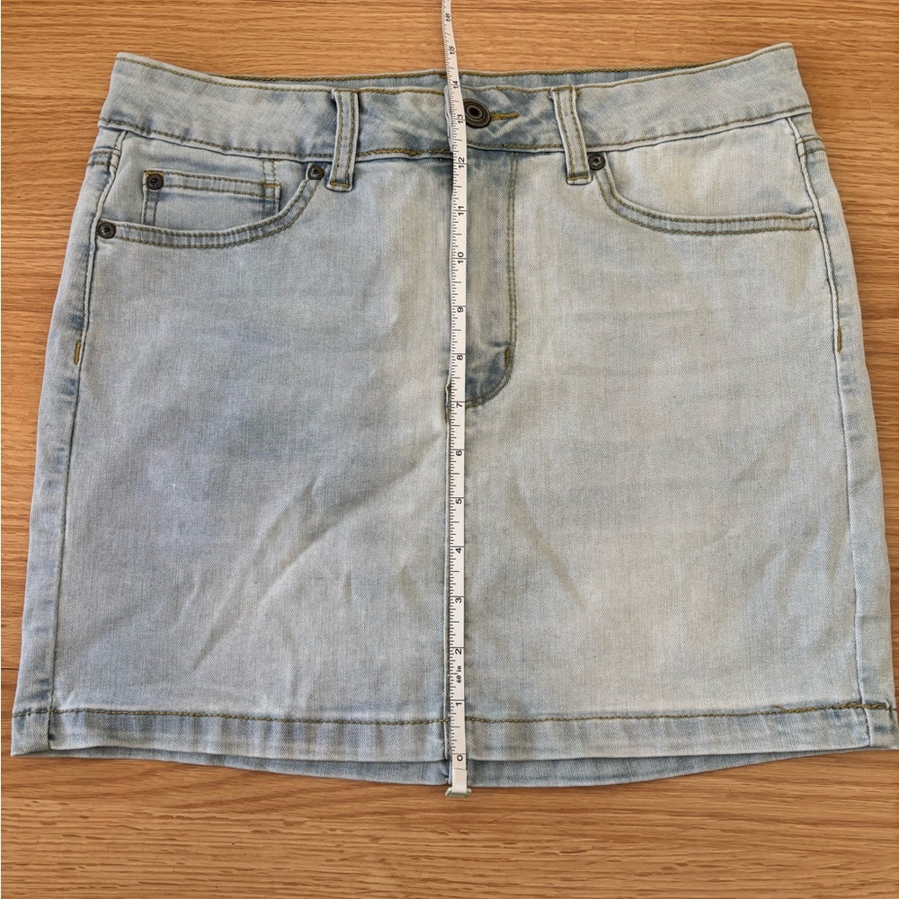 Harlow Light Wash Denim Mini Skirt Women’s Medium Jean Skirt Stretch Casual